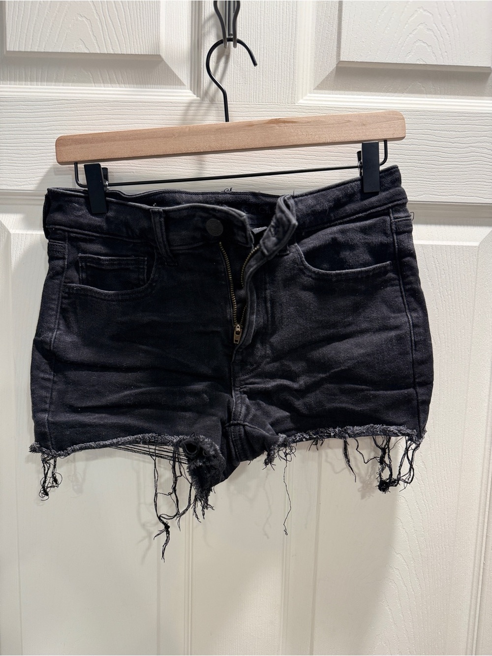 American Eagle High Rise Shortie – Size 6 – Black Raw Hem Distressed Shorts - Picture 4 of 10
